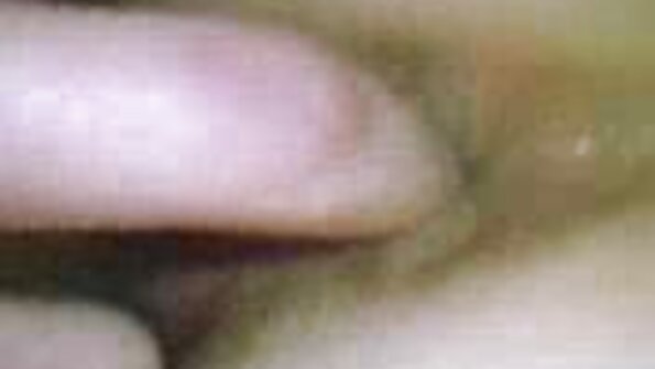 Drei Latina-Mädchen mit dicken Hintern kamen, um für die frauen nackt ab 50 Autoreparatur zu bezahlen