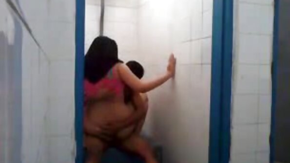 Modellierung nackte reife frauen am strand von Beinen