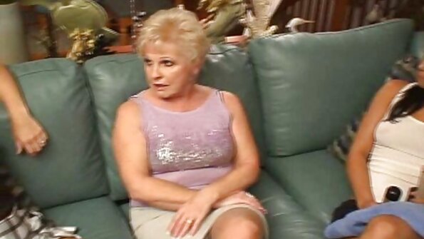 Schlechter milffluencer nackte ältere dame