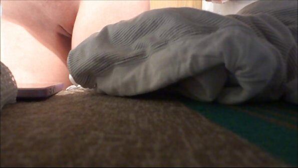 Ich hole dich. eins, zwei, wir fangen an, schöne reife nackte frauen die Brüste zu zerquetschen!